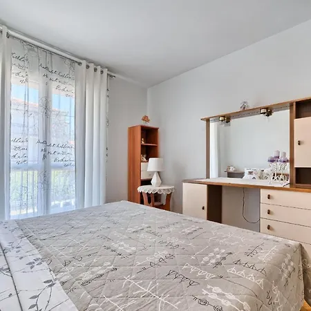 Apartment Meridians